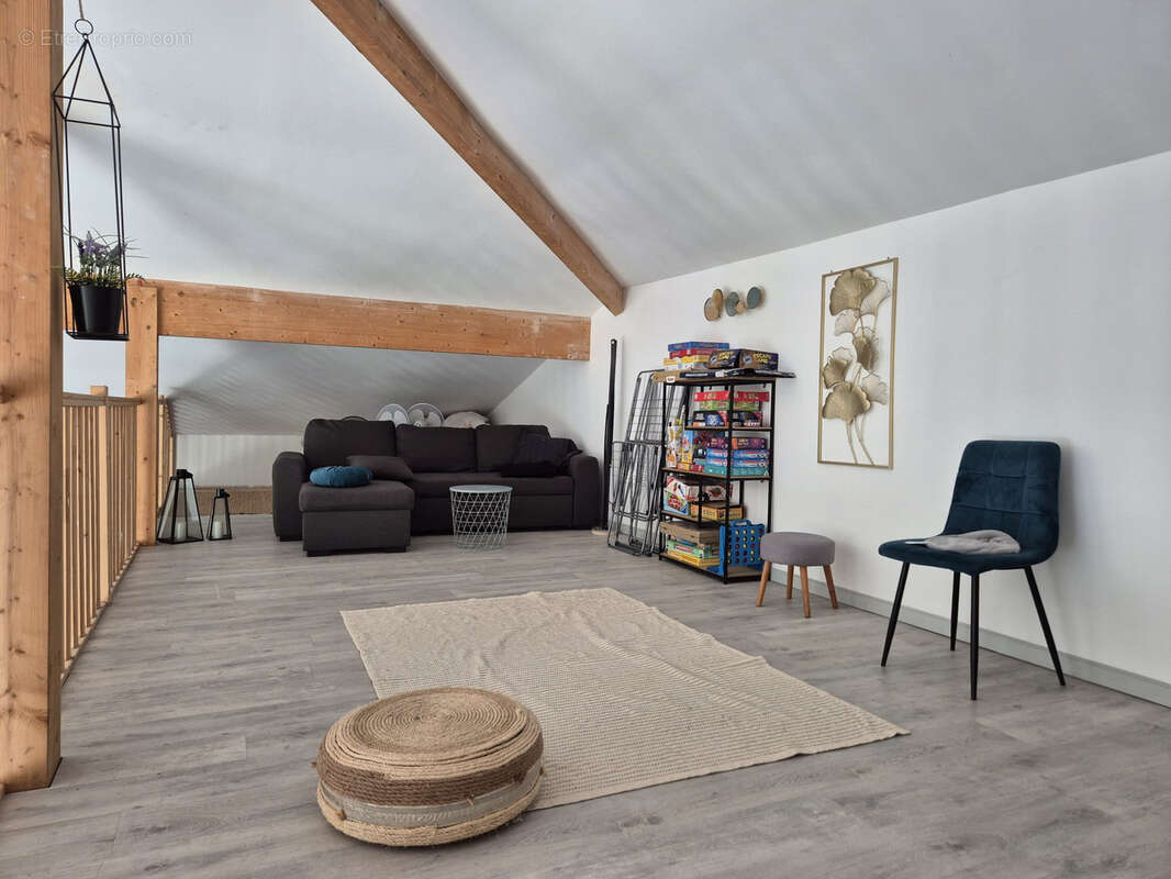 Ferme rénovée de 276 m2 avec garages, piscine et jardin clos - sans vis à vis ! - photo 7