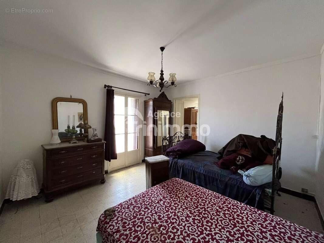 Vente Contes Maison divisée en 3 appartements - photo 11