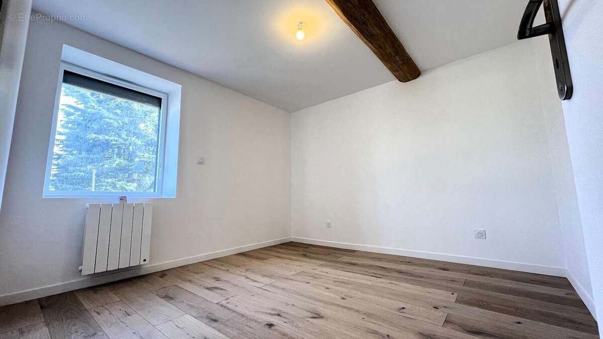 Photo 9 - Appartement à LA TOUR-DE-SALVAGNY