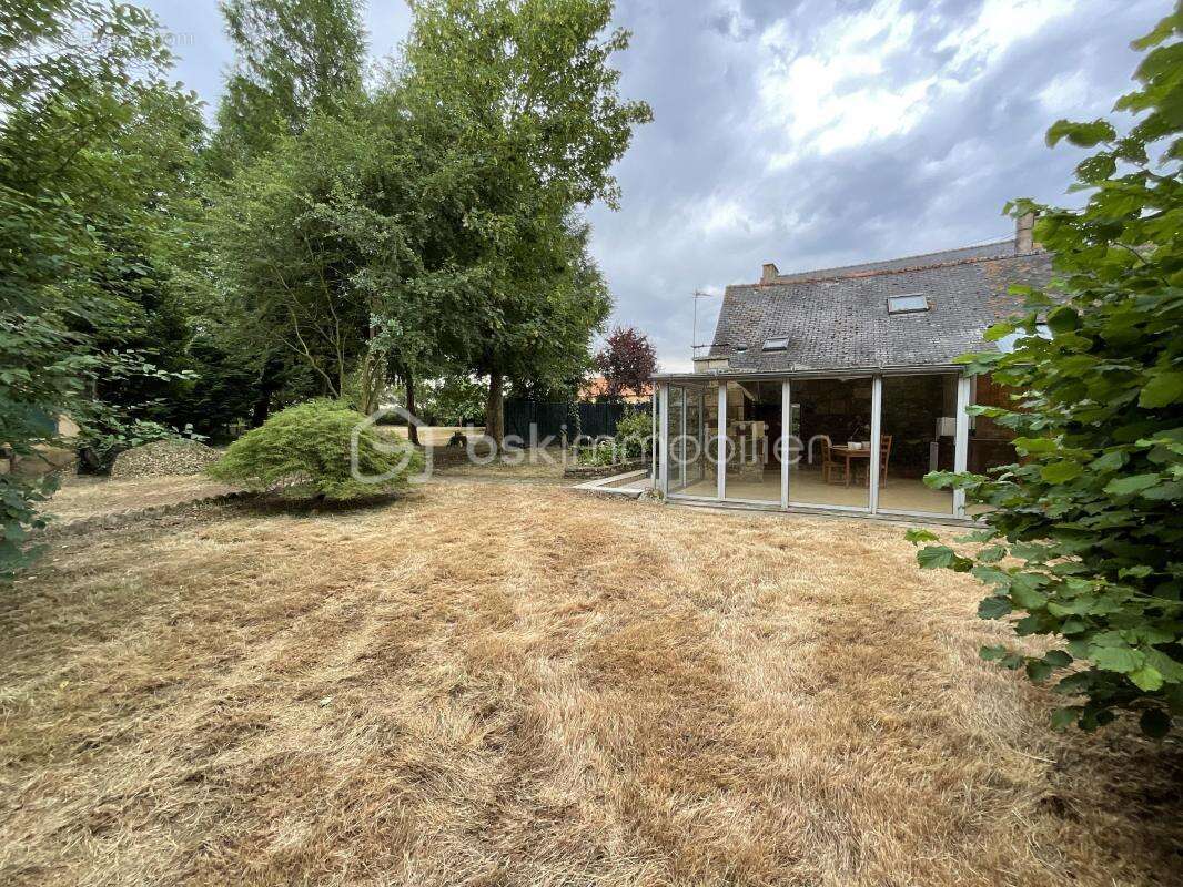 Maison à SAINT-THUAL