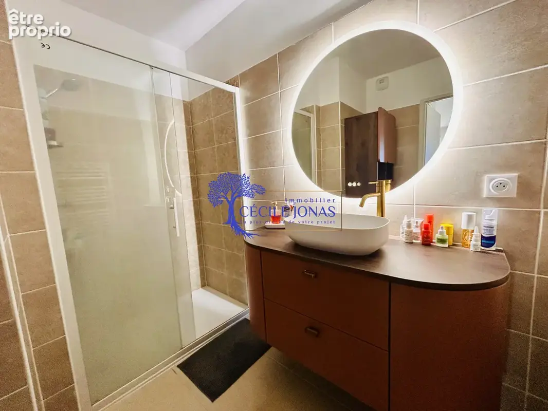 EXCLUSIVITÉ :Appartement récemment moderne T3 avec terrasse et parking double - photo 9