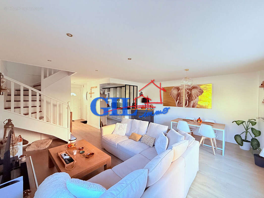 Maison à SAVIGNY-LE-TEMPLE