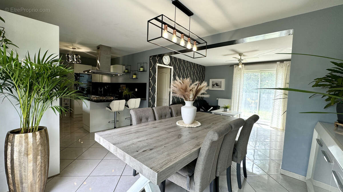 Maison à CHAUCONIN-NEUFMONTIERS