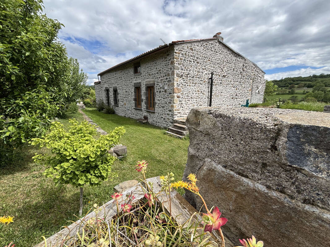 Maison de caractère rénovée   175 m2   4 chambres   Terrain piscinable   Vue exceptionnelle   Romagnat (Opme) - photo 8
