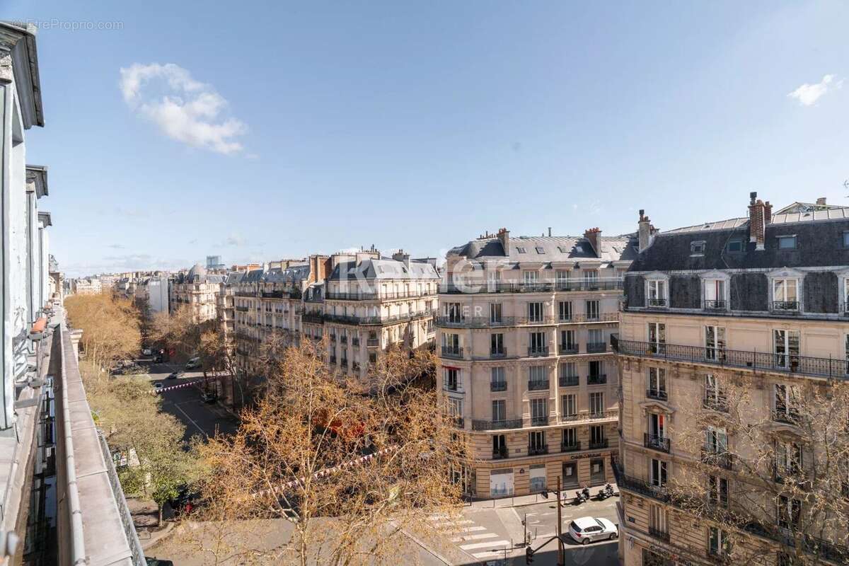 Appartement à PARIS-17E