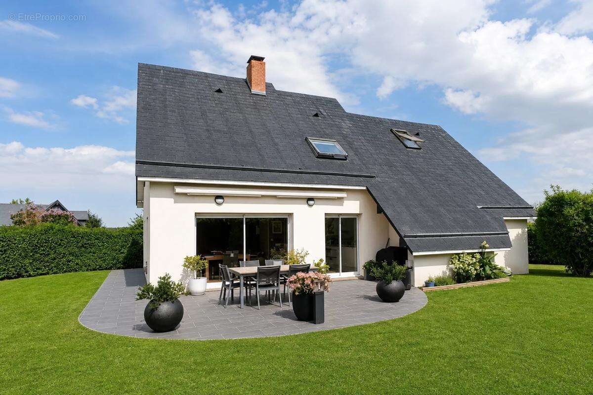 Maison à MONTMAIN