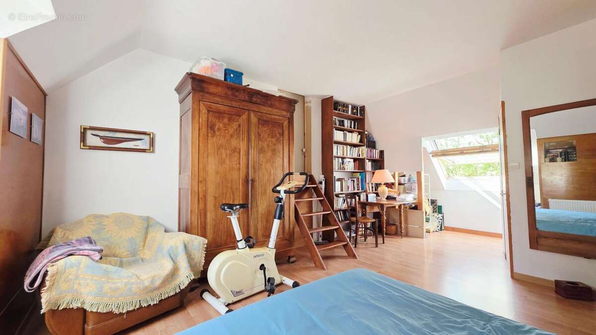 Maison 7 pieces 4 chambres piscine garages atelier - photo 12