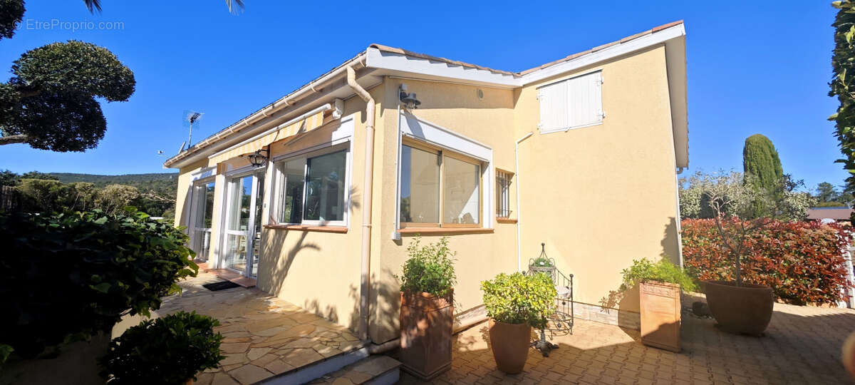 Maison à ROQUEBRUNE-SUR-ARGENS