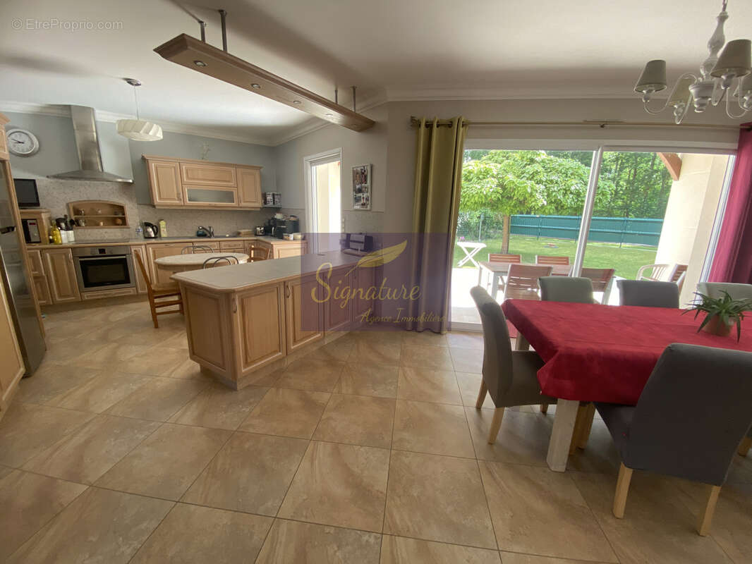Maison Ruaudin - pièce de vie 70 m2 - 5 chambres - photo 2