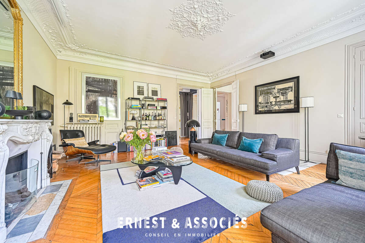 Appartement à PARIS-10E