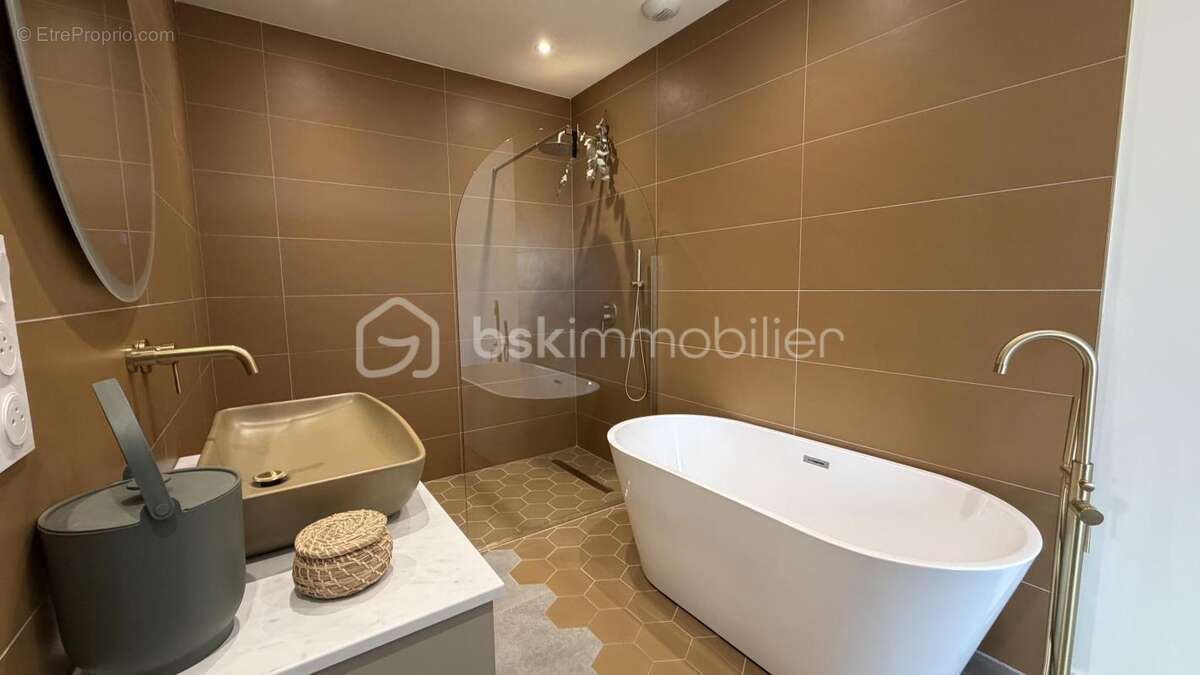 Maison à SAINT-DONAT-SUR-L'HERBASSE