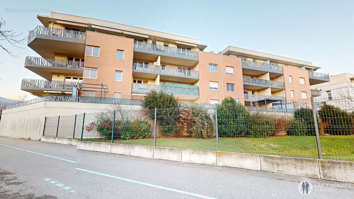 Appartement à SAINT-MARTIN-D'HERES