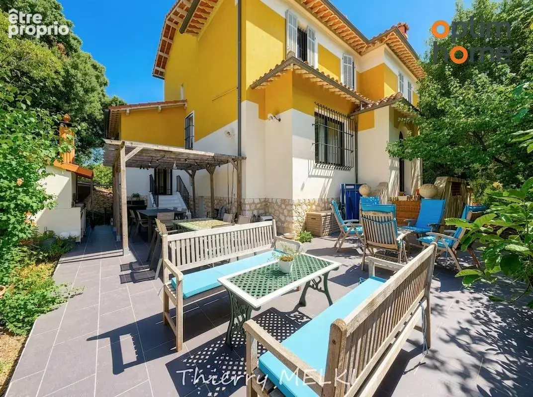 - Hôtel particulier du XIXème siècle — Une adresse rare au cœur du Carré d’Or - Marseille 13008 - - photo 9