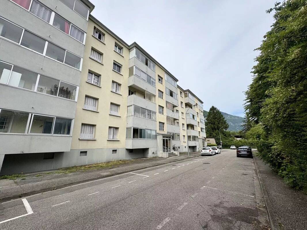 Appartement à FONTAINE