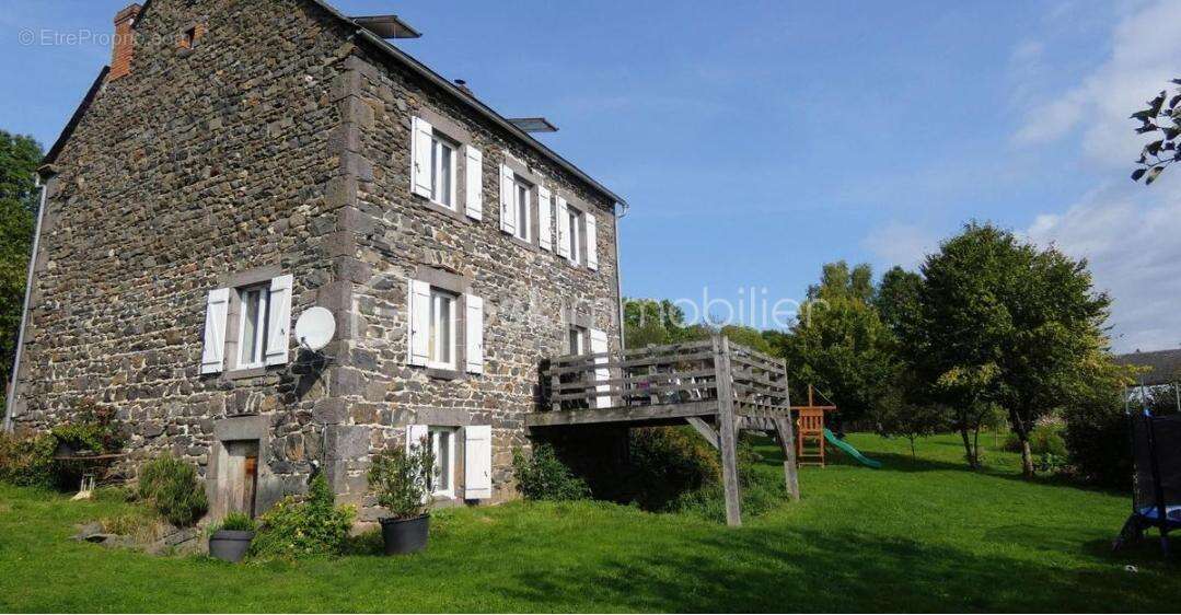 Maison à SAINT-PIERRE-ROCHE