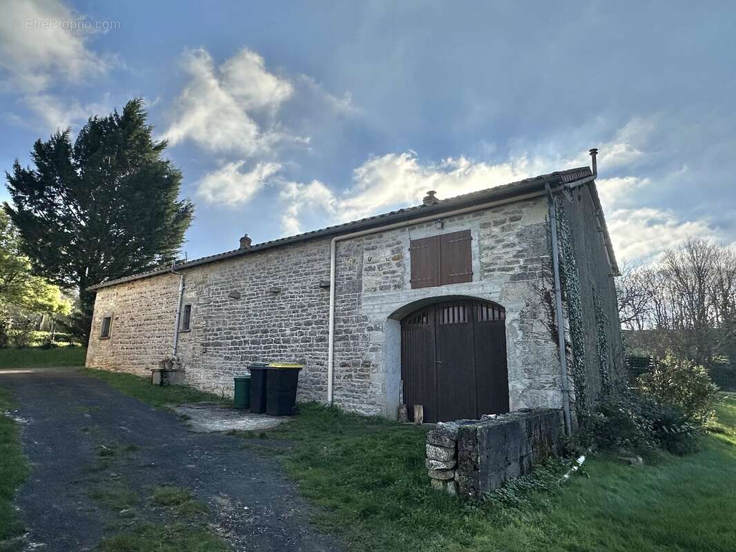 Maison à NANTEUIL-EN-VALLEE