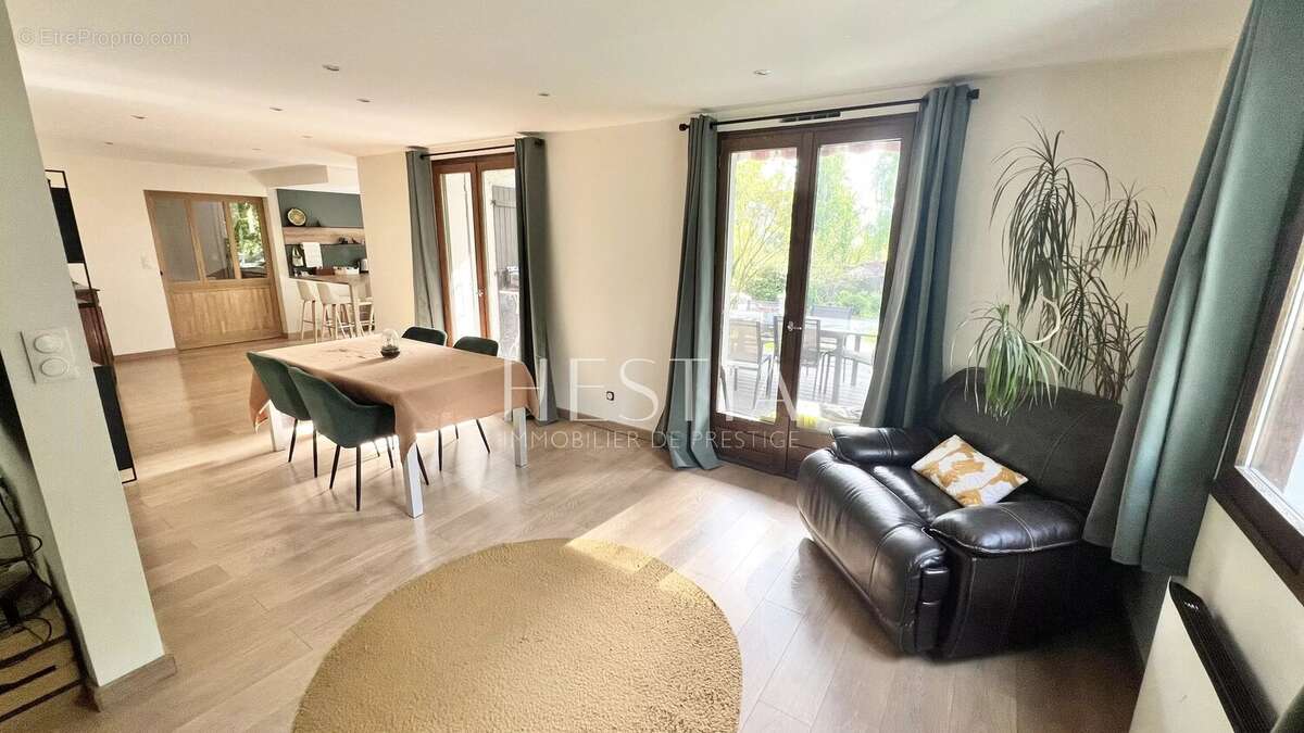 Maison à NAVES-PARMELAN