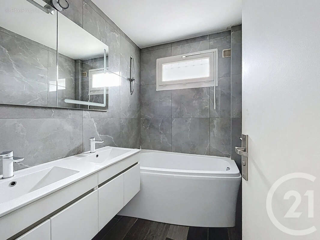 Appartement à PONT-EVEQUE