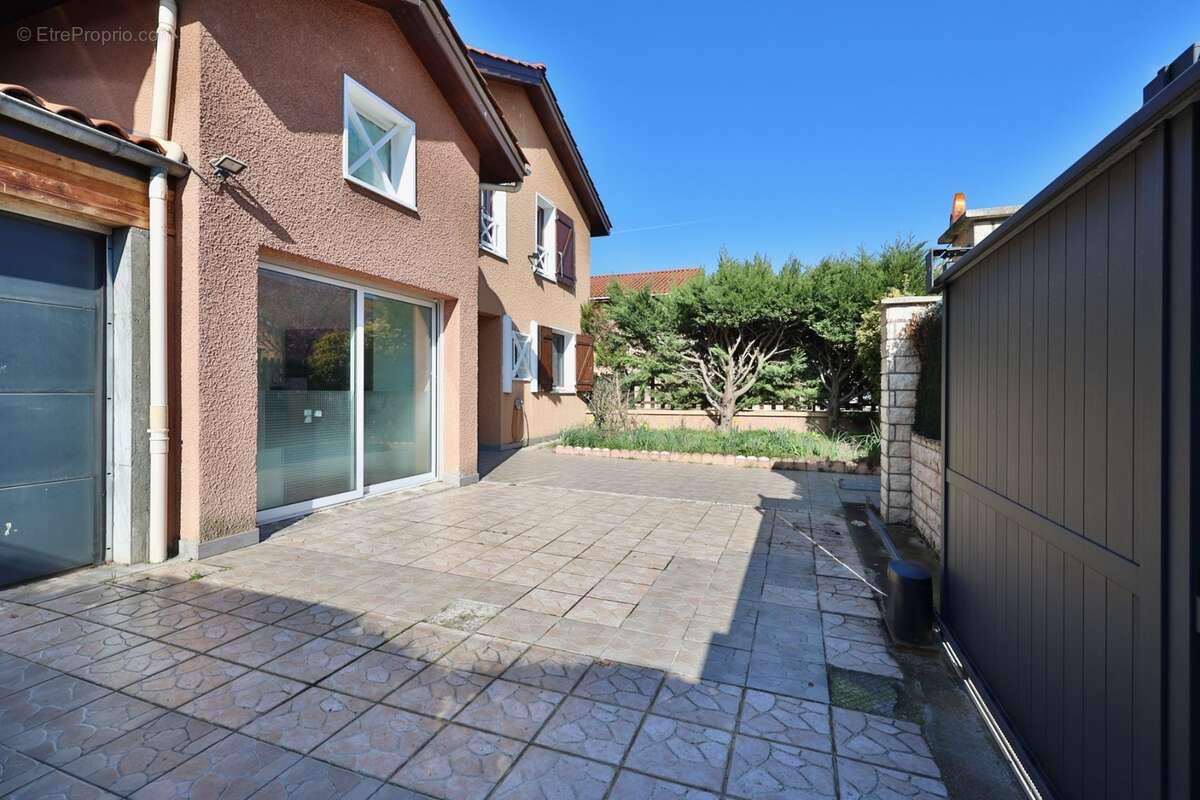 Maison individuelle avec garage à vendre 6 pièces VENISSIEUX (69) - photo 16