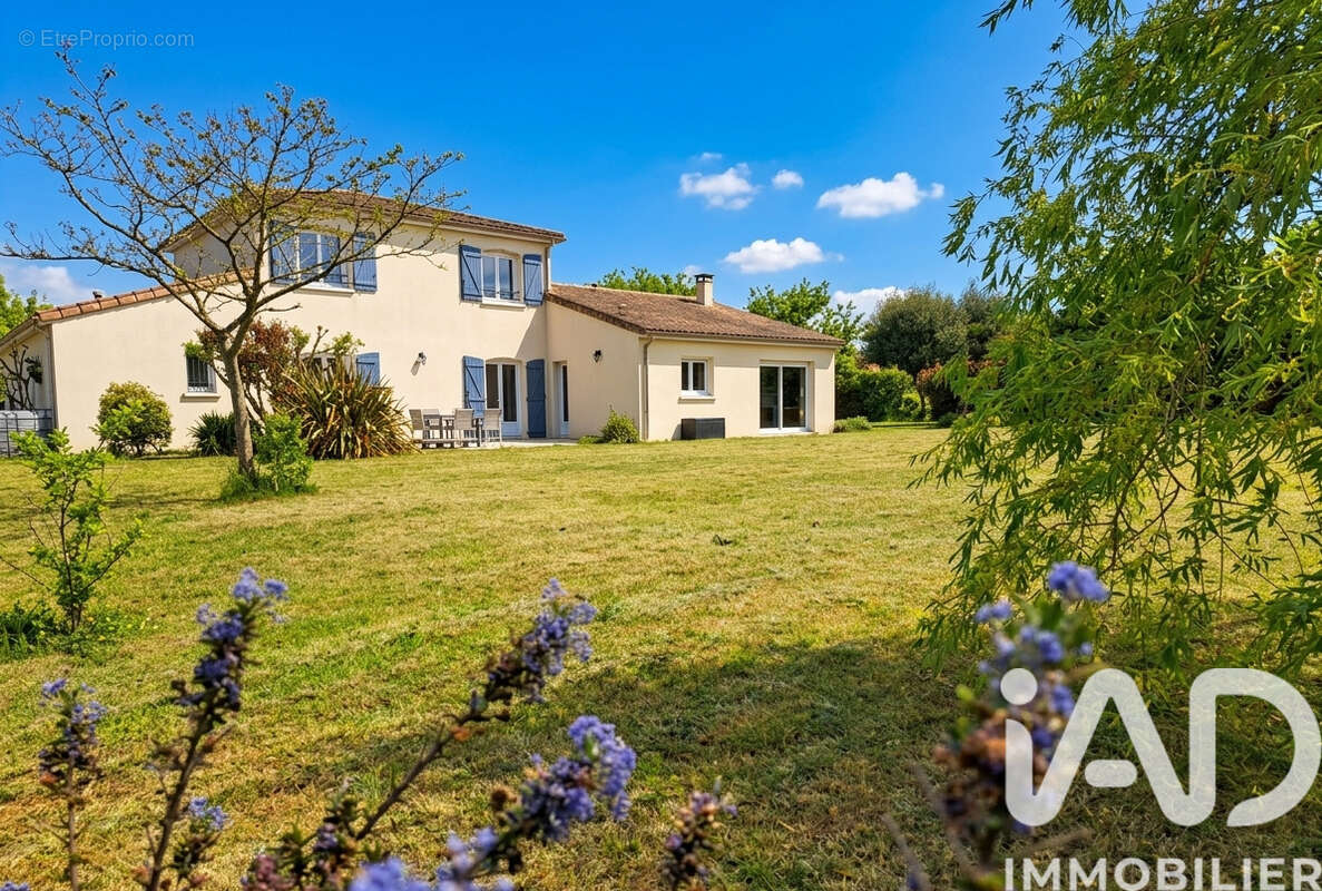 Maison 171 m² à Quincay  - photo 3