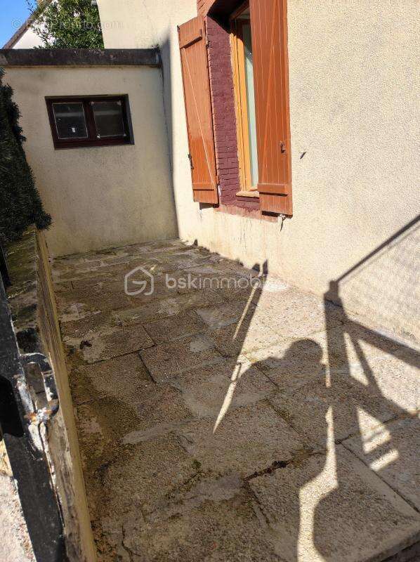 Maison à VILLENEUVE-L&#039;ARCHEVEQUE