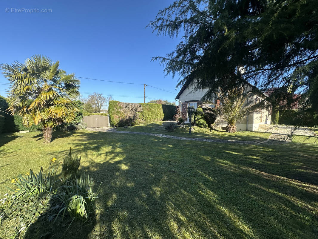 Maison à COURCELLES-SUR-SEINE