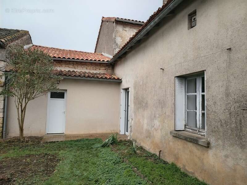 Maison à SAINT-MACOUX