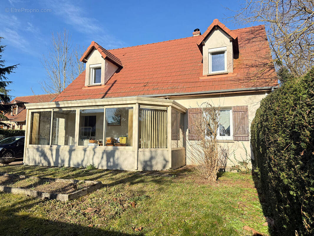Maison à SAINT-DENIS-DE-L'HOTEL
