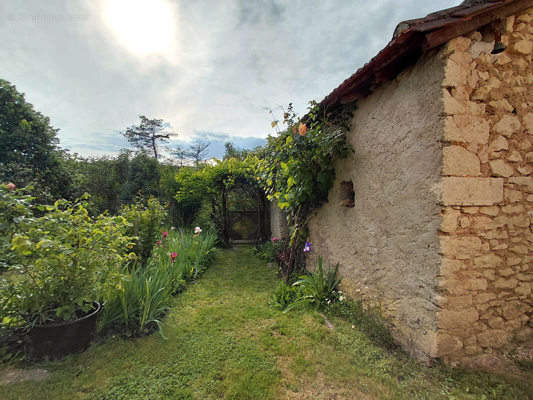 Maison à CHATEAU-L'EVEQUE
