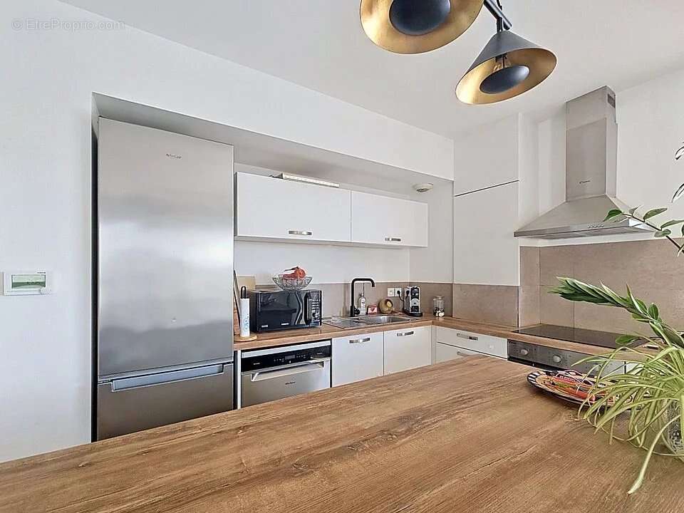 Appartement à SAINT-LAURENT-DU-VAR