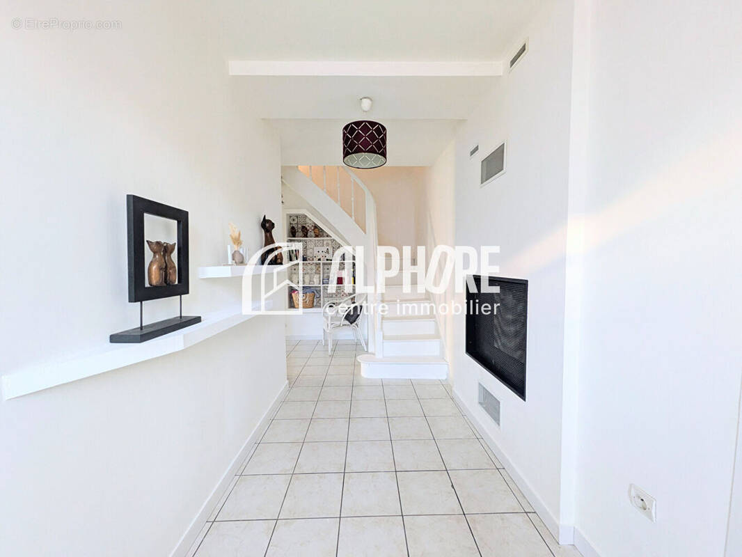 Maison à LA SALLE-DE-VIHIERS