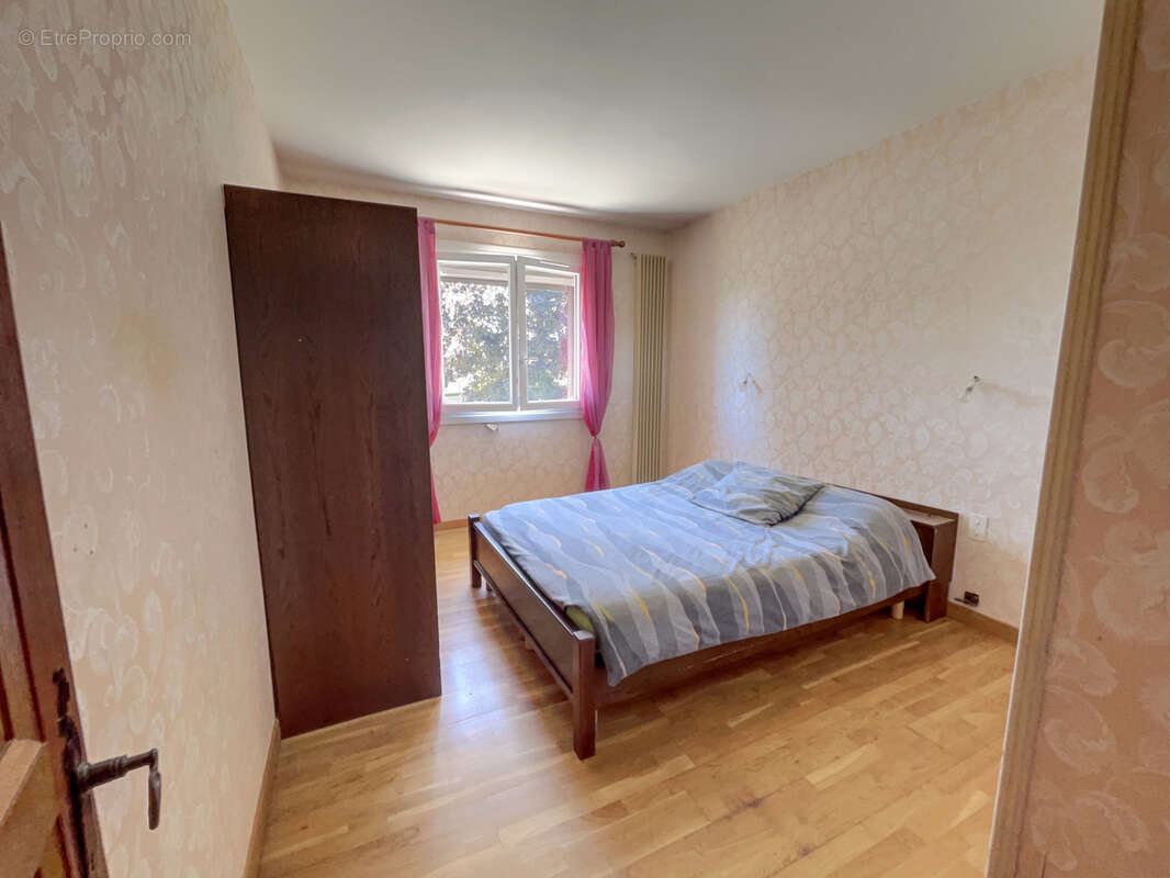 Maison à MIRANDOL-BOURGNOUNAC