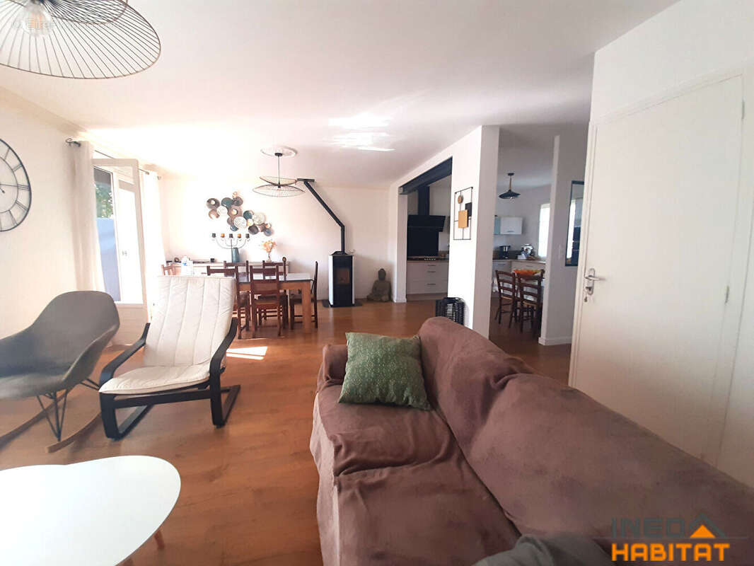 Maison à MONTREUIL-LE-GAST