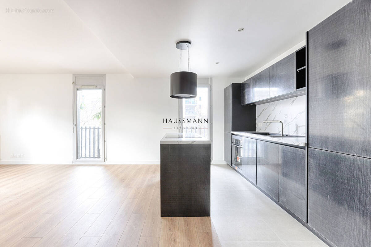 Appartement à PARIS-17E