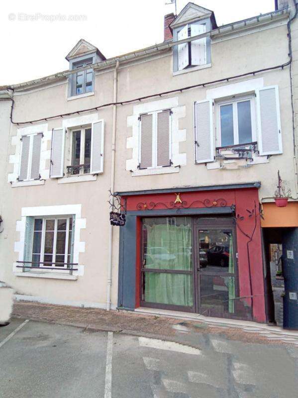 Appartement à SAINT-ETIENNE-DE-FURSAC