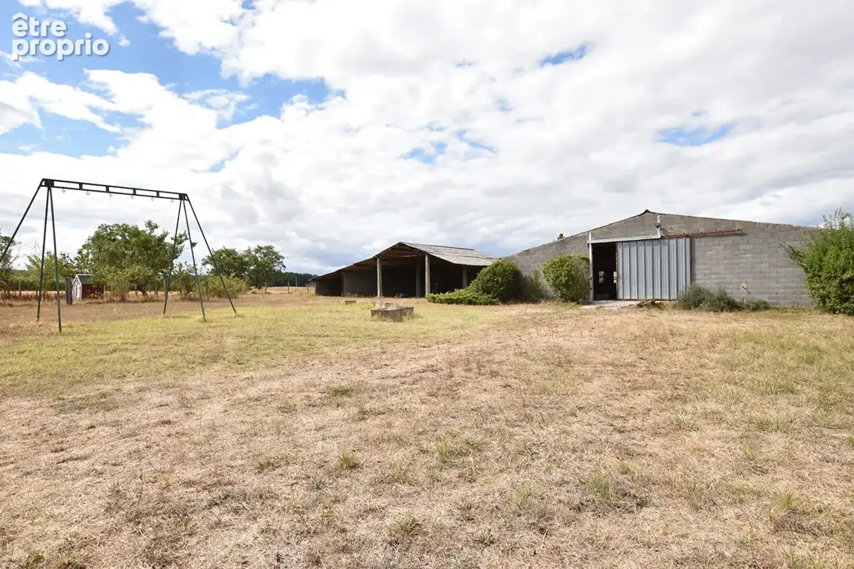 Maison avec dépendances, piscine et 2 hectares de terrain. - photo 13