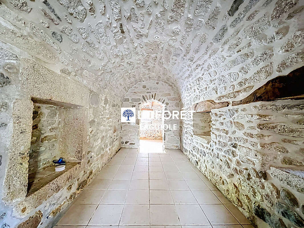 Maison Argences En Aubrac 8 pièce(s) 344 m2 - photo 10