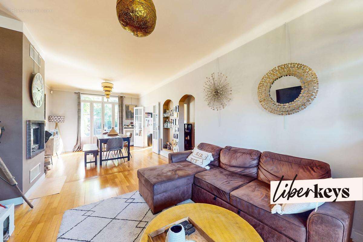 Maison 127m² avec piscine, jardin, terrasse, sous-sol et double parking à Gagny - photo 3