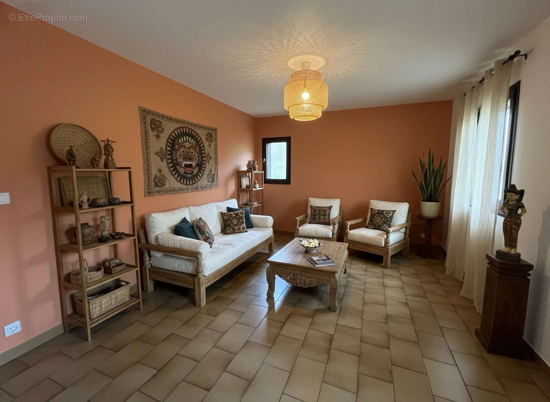 Appartement à SIX-FOURS-LES-PLAGES