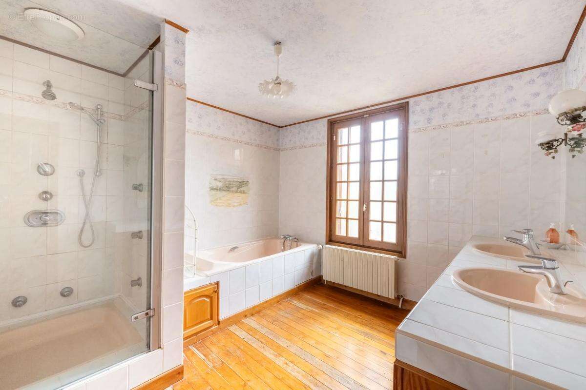 Maison à BENNECOURT