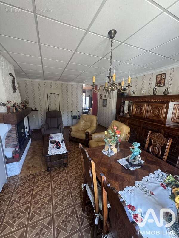 Photo 3 - Maison à SAINT-DENIS-DE-L'HOTEL
