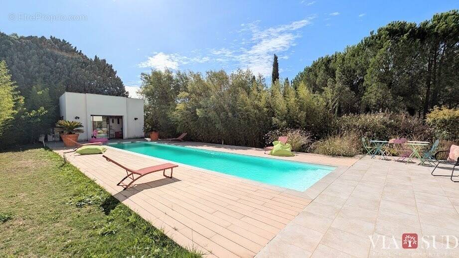 Villa d'Architecte - Moderne et lumineuse avec piscine, garage et studio. - photo 2