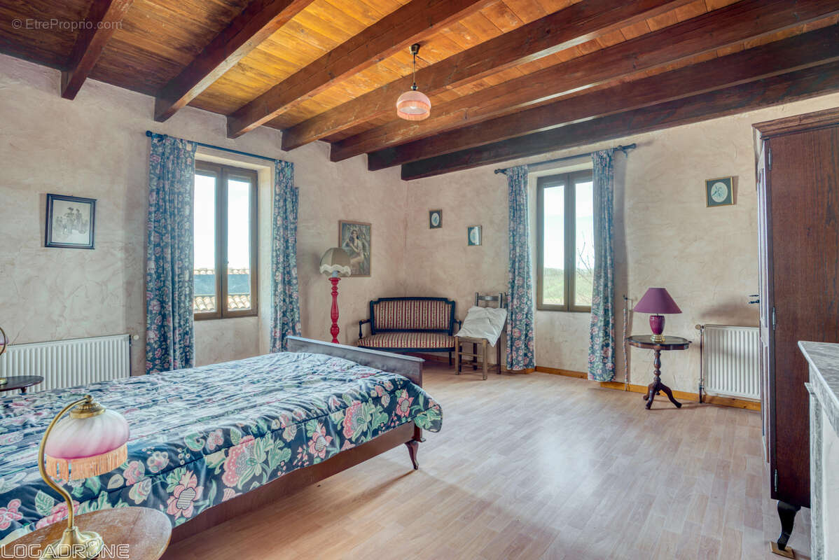 Ensemble avec deux habitations avec hangar sur un terrain de plus de 5 hectares - photo 25