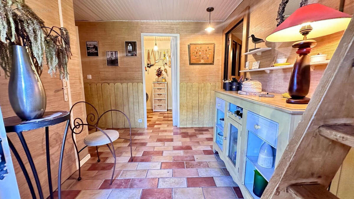 séjour avec poêle Godin - Maison à FAUX
