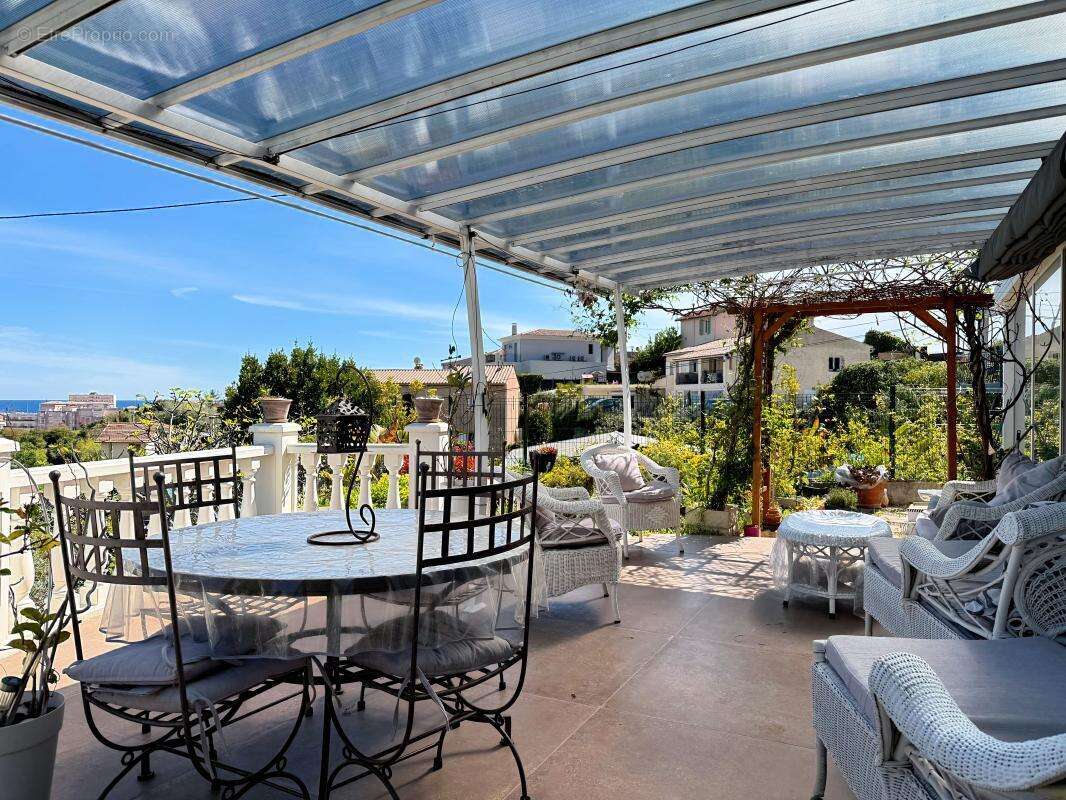  Superbe Appartement 3 Pièces, 149 m2 avec Vue Mer, Terrasse, Jardin – Vallauris limite Cannes - photo 2