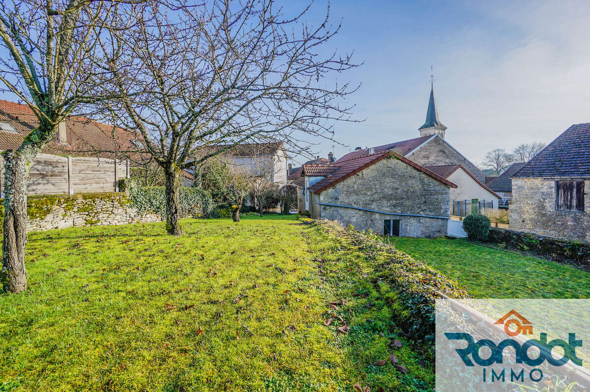 Maison à MONTSAUGEON