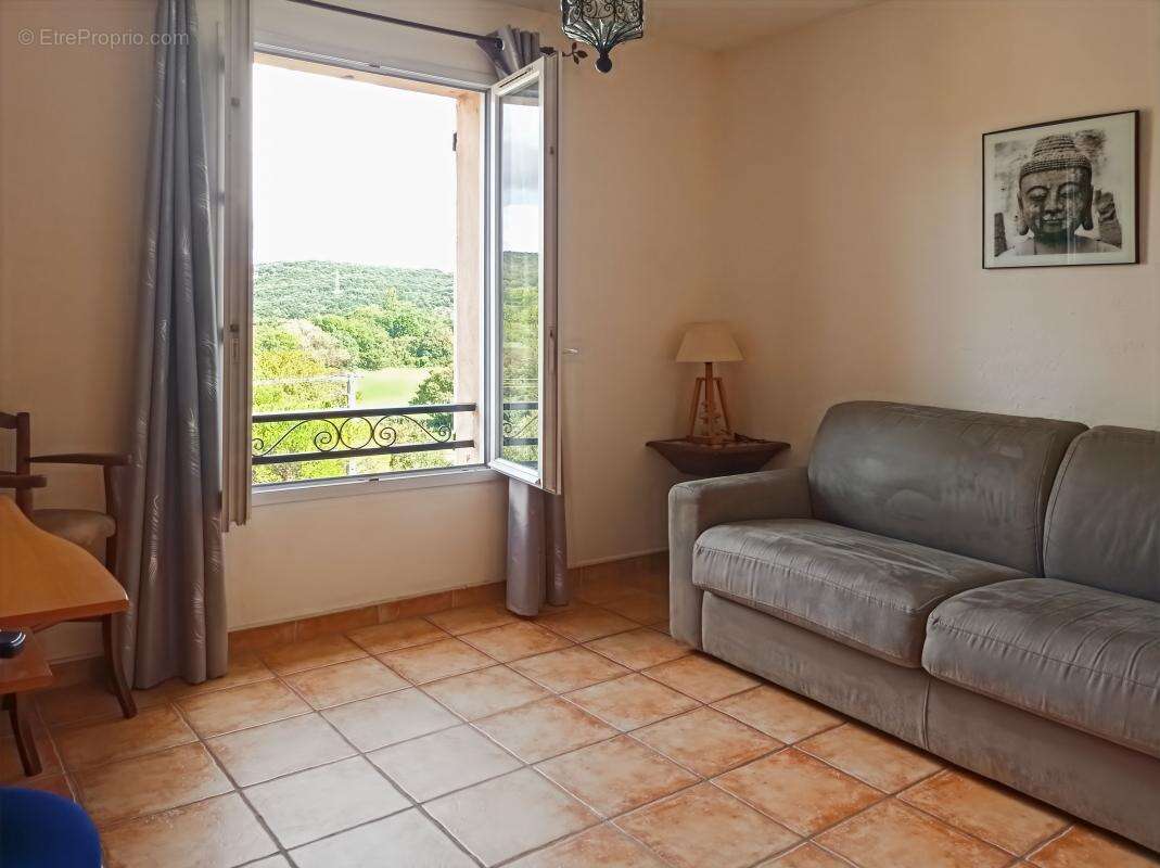 Maison à LUSSAN