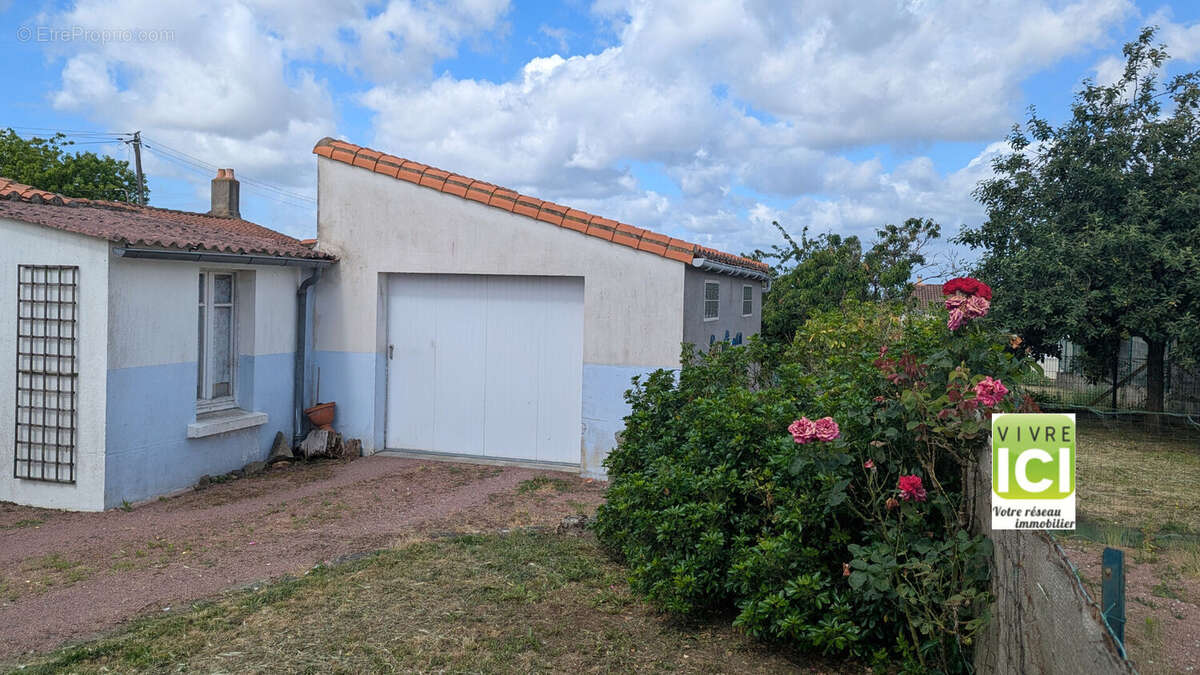Maison à LA CHAPELLE-BASSE-MER