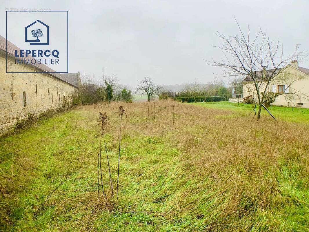 Terrain à VILLERS-COTTERETS