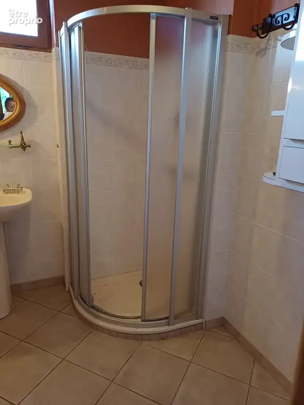Maison à rénover 150 m2 hab sur 2 niveaux. Beau potentiel ! - photo 8